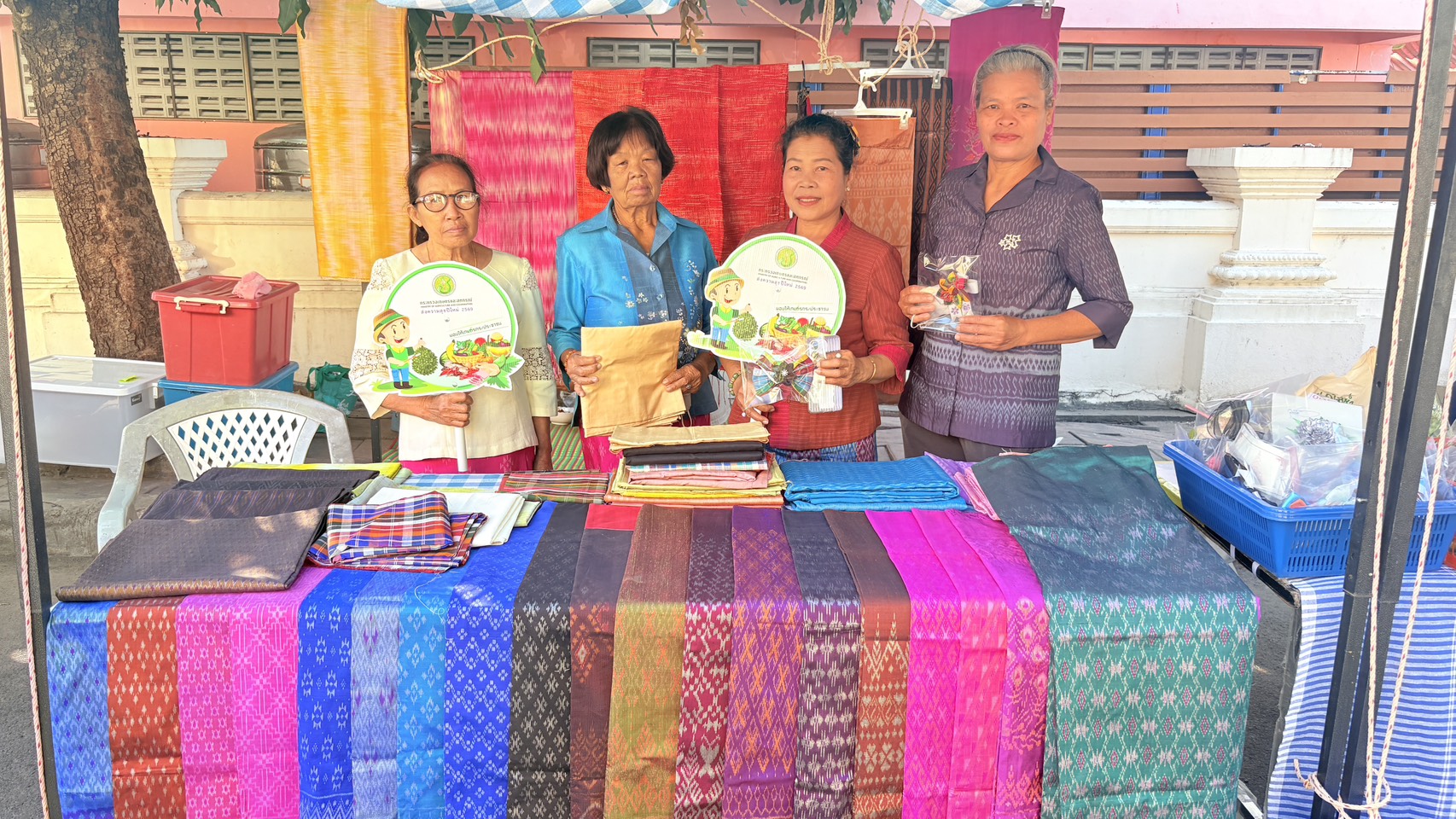 title - วันที่ 23 ธันวาคม 2568 เวลา 08.30 น. นายประเสริฐ กาญจนเกียรติกุล ปฏิรูปที่ดินจังหวัดบุรีรัมย์ มอบหมายเจ้าหน้าที่ ส.ป.ก.บุรีรัมย์จัดโครงการส่งความสุขปีใหม่มอบให้เกษตรกรในเขตปฏิรูปที่ดินจังหวัดบุรีรัมย์ ประจำปี พ.ศ. 2569